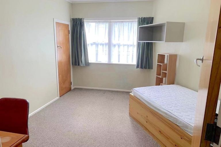 Photo of property in 29 Hutchinsons Road, Bucklands Beach, Auckland, 2014