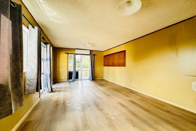 Photo of property in 39 Cambridge Terrace, Papatoetoe, Auckland, 2025