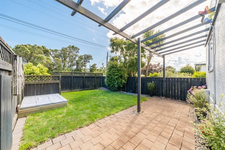 Photo of property in 206a Miromiro Road, Normandale, Lower Hutt, 5010
