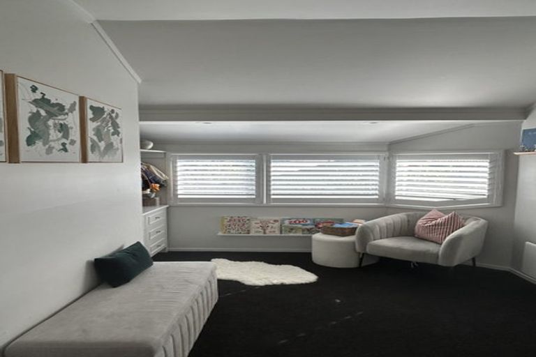Photo of property in 8 Countess Close, Maupuia, Wellington, 6022