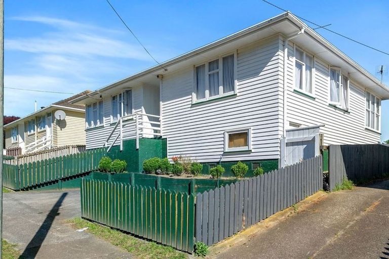 Photo of property in 12 Cornwall Crescent, Cannons Creek, Porirua, 5024