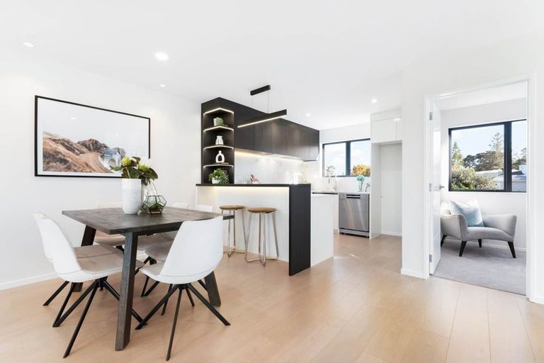 Photo of property in 11a Bowman Road, Forrest Hill, Auckland, 0620