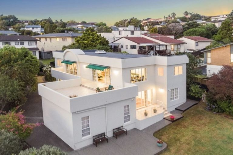 Photo of property in 8 Calman Place, Chatswood, Auckland, 0626