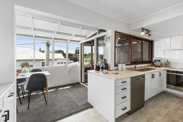 Photo of property in 10a Church Street, Northcote Point, Auckland, 0627