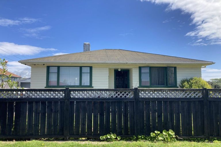 Photo of property in 89 Broadway, Waitara, 4320