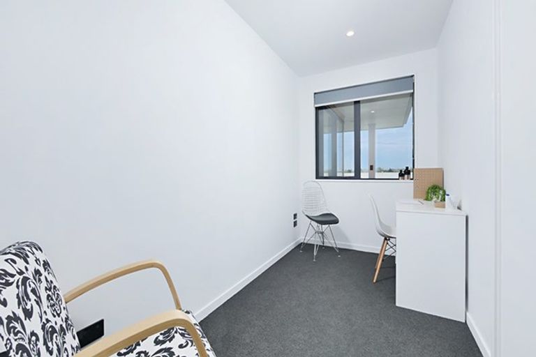 Photo of property in 1 Te Awakura Terrace, Mount Pleasant, Christchurch, 8081