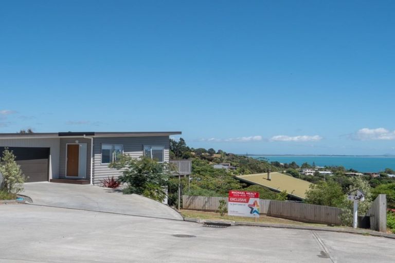 Photo of property in 11 Nancy Wake Place, Cable Bay, 0420
