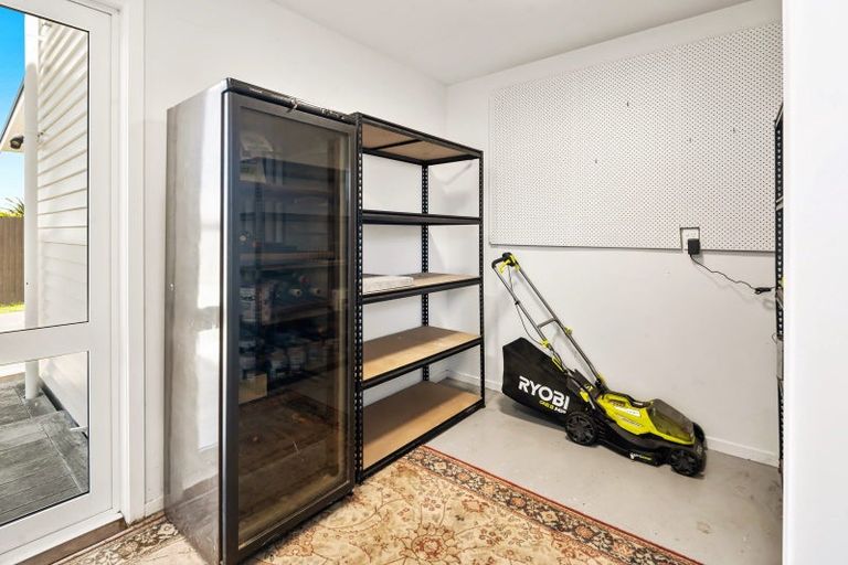 Photo of property in 203 Marine Parade, Mount Maunganui, 3116