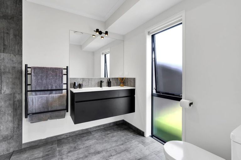 Photo of property in 65 Links Drive, Waiwhakaiho, New Plymouth, 4312