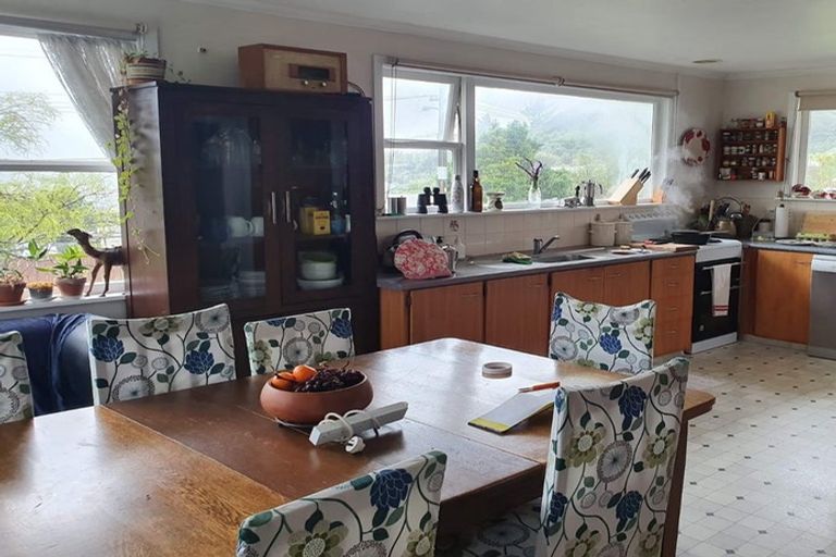 Photo of property in 1 Holmes Grove, Naenae, Lower Hutt, 5011