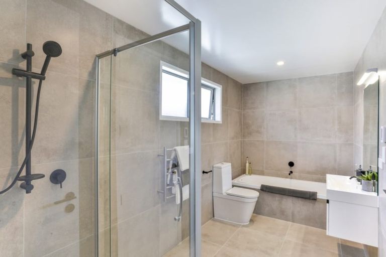 Photo of property in 10a Lyndhurst Road, Tawa, Wellington, 5028