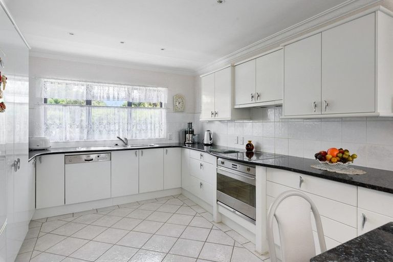 Photo of property in 16 Waimanu Bay Drive, Te Atatu Peninsula, Auckland, 0610