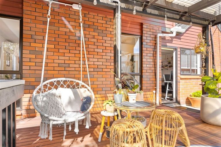 Photo of property in 2/6 Sturm Avenue, Massey, Auckland, 0614