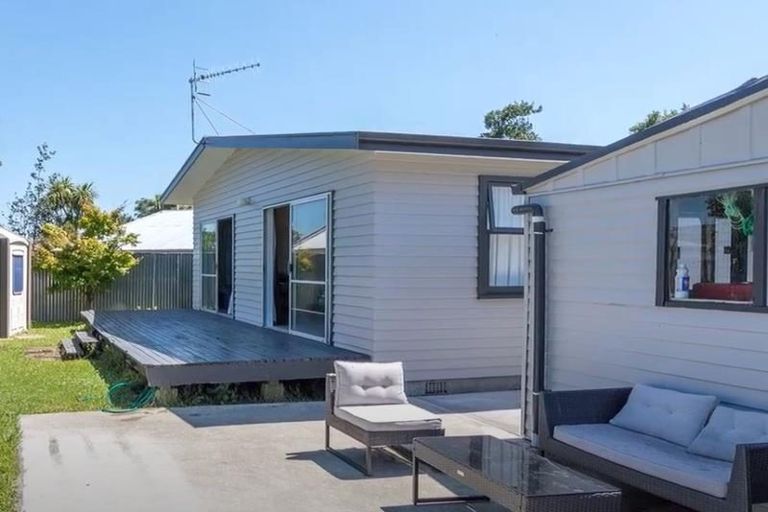 Photo of property in 24 Apollo Parade, Milson, Palmerston North, 4414