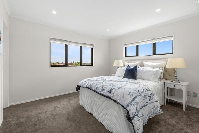 Photo of property in 4225b Great North Road, Glendene, Auckland, 0602