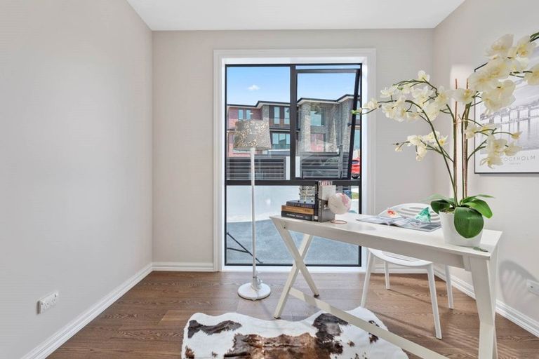 Photo of property in 3 May Potter Close, Oteha, Auckland, 0632