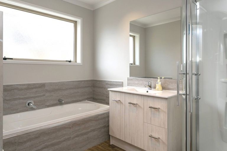 Photo of property in 45 Botanical Heights Drive, Waipahihi, Taupo, 3330