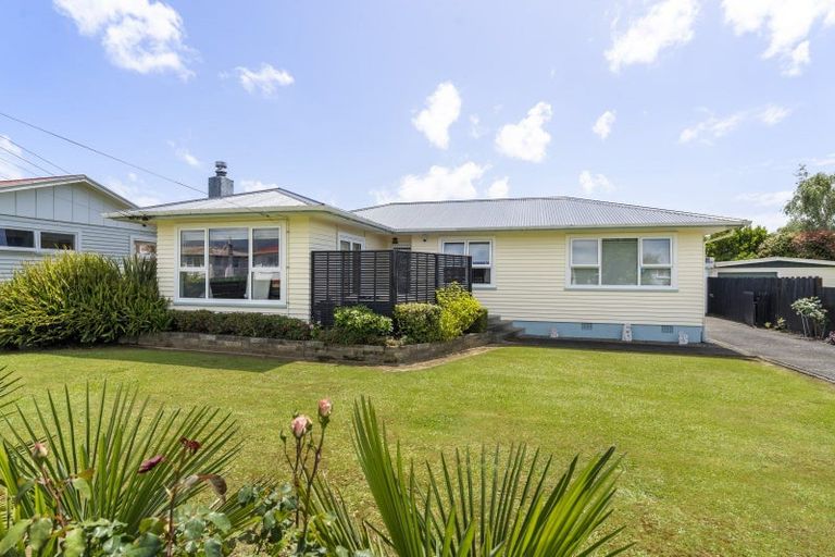 Photo of property in 19 Freyberg Street, Levin, 5510