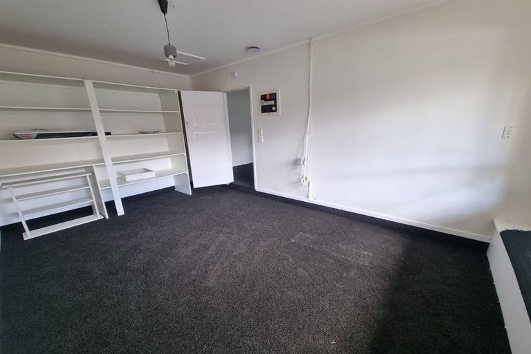 Photo of property in 1/6 Keldale Place, Forrest Hill, Auckland, 0620