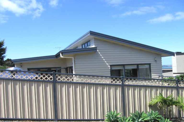 Photo of property in 5 Mariners View Road, Beach Haven, Auckland, 0626