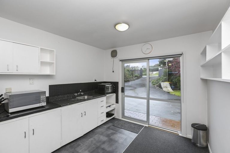Photo of property in 12 Govett Avenue, Frankleigh Park, New Plymouth, 4310