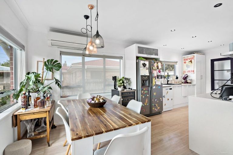 Photo of property in 16 Campbell Place, Papakura, 2110