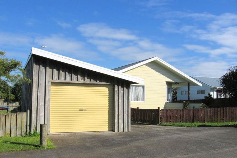 Photo of property in 16 Keri Anne Place, Goodwood Heights, Auckland, 2105