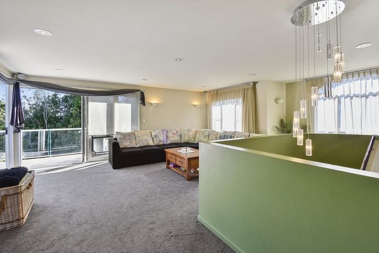 Photo of property in 57a Ribbonwood Crescent, Goodwood Heights, Auckland, 2105