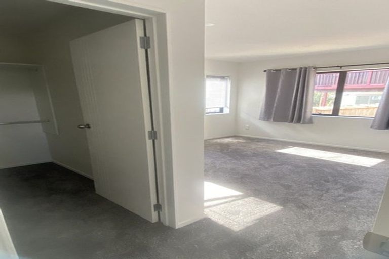 Photo of property in 50c Barbados Drive, Unsworth Heights, Auckland, 0632