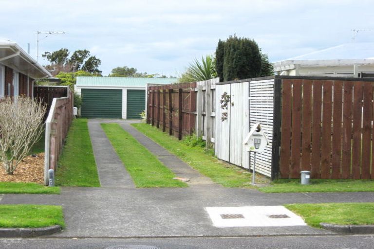 Photo of property in 13a Waiwera Place, Merrilands, New Plymouth, 4312