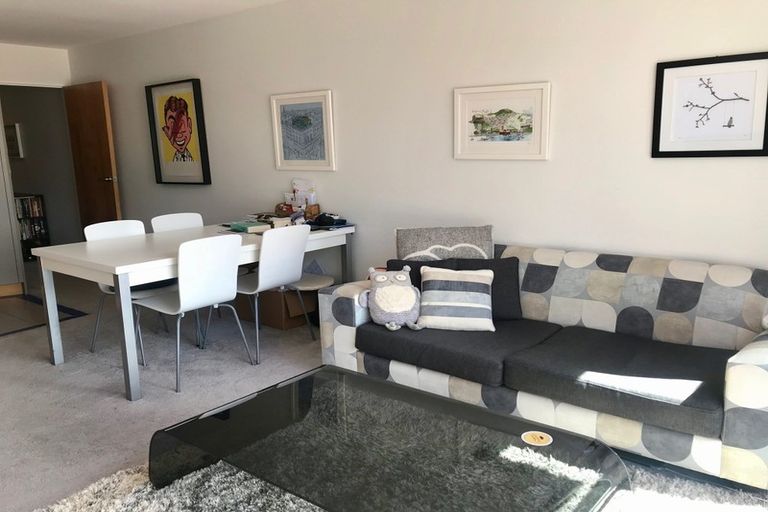 Photo of property in 50b Hawker Street, Mount Victoria, Wellington, 6011