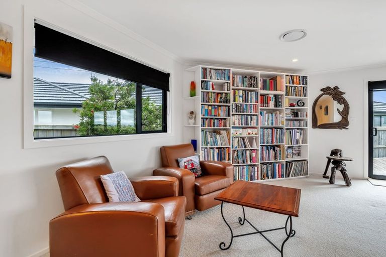 Photo of property in 42 Silicon Way, Fitzherbert, Palmerston North, 4410