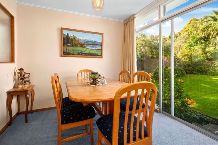 Photo of property in 4 Park Avenue, Tawa, Wellington, 5028