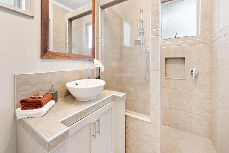 Photo of property in 123 Browns Bay Road, Browns Bay, Auckland, 0630