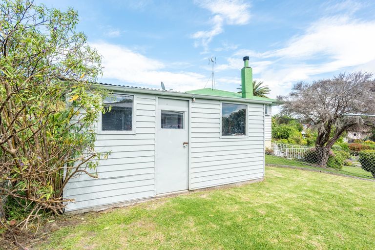 Photo of property in 17 Ropata Street, Kaiti, Gisborne, 4010