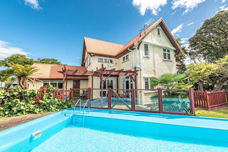 Photo of property in 15 Selwyn Crescent, College Estate, Whanganui, 4500