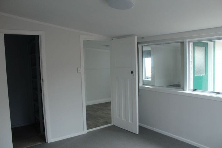 Photo of property in 64 Apu Crescent, Lyall Bay, Wellington, 6022
