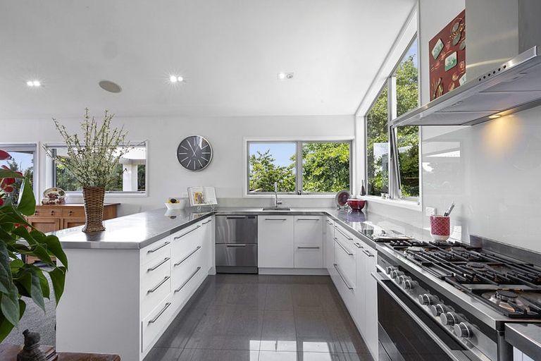 Photo of property in 11a Lismore Street, Strandon, New Plymouth, 4312