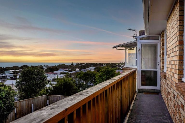 Photo of property in 15 Mount View Place, Spotswood, New Plymouth, 4310