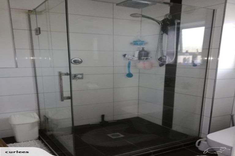 Photo of property in 42 Lynbrooke Avenue, Blockhouse Bay, Auckland, 0600