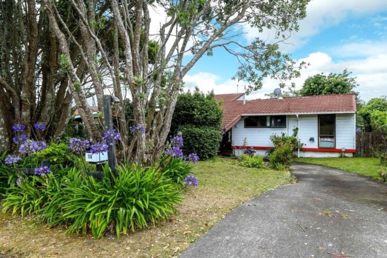 Photo of property in 18 Saint Ives Grove, Whalers Gate, New Plymouth, 4310