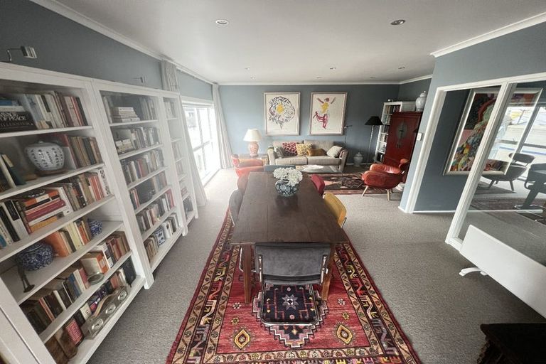 Photo of property in Kingsgate Flats, 10 Austin Street, Mount Victoria, Wellington, 6011