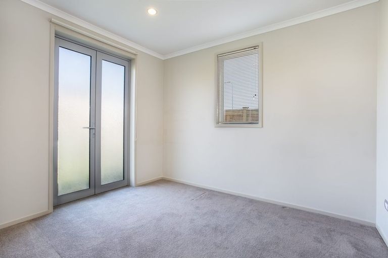 Photo of property in 12 Horizon View Road, Oteha, Auckland, 0632