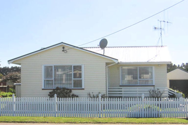 Photo of property in 21 Seabury Avenue, Foxton Beach, Foxton, 4815