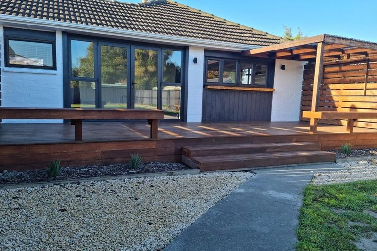 Photo of property in 8 Liverton Crescent, Bishopdale, Christchurch, 8053