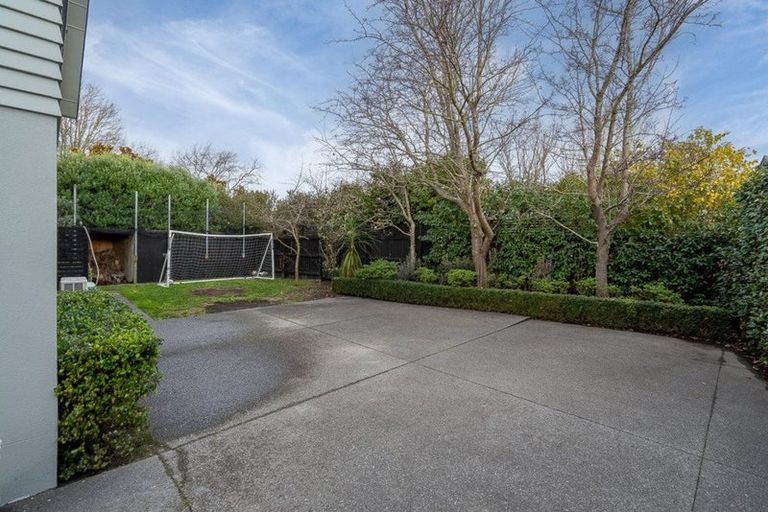 Photo of property in 26 Grahams Road, Ilam, Christchurch, 8041