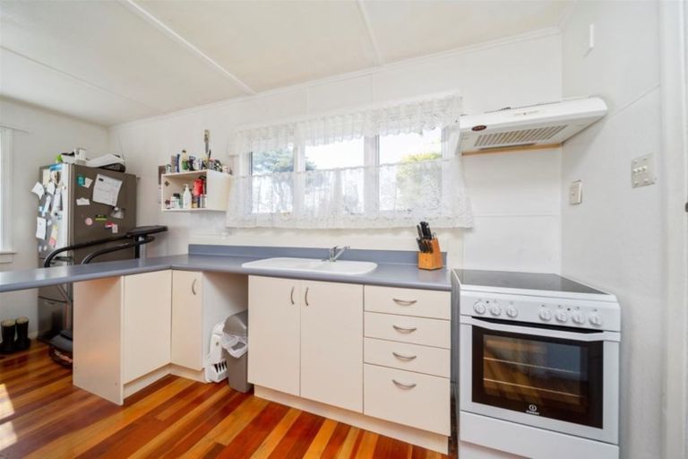 Photo of property in 17 Douglas Street, Hawera, 4610