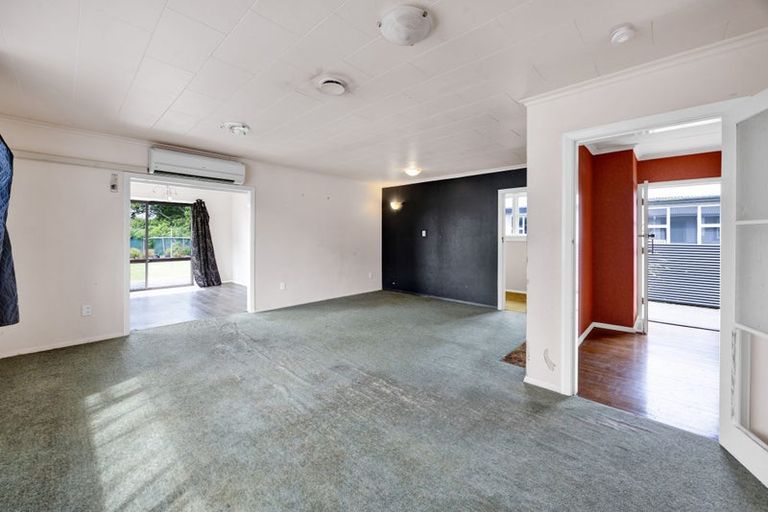 Photo of property in 9 Manawapou Road, Hawera, 4610