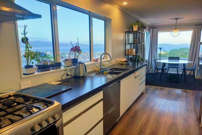 Photo of property in 68 Dowse Drive, Maungaraki, Lower Hutt, 5010