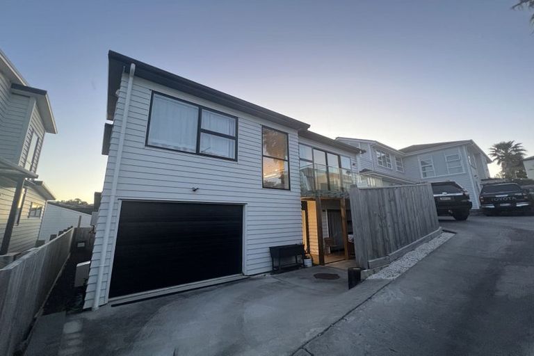 Photo of property in 25b Kiteroa Terrace, Rothesay Bay, Auckland, 0630